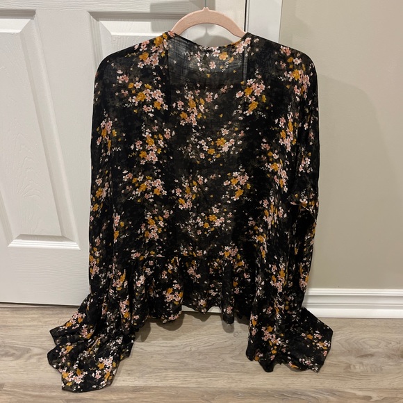 American Eagle Sheer Floral Shawl/Cape - Picture 5 of 6